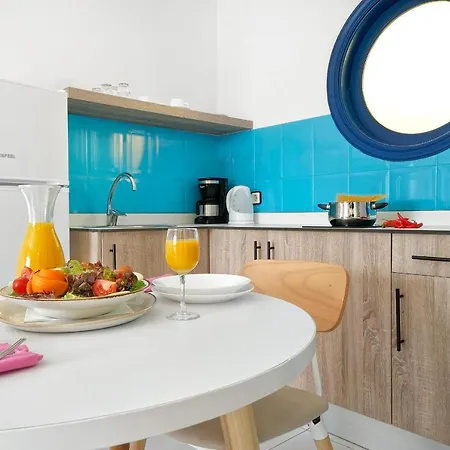 One Bedroom With Pool At 500m From Playa Chica, Puerto Del Carmen Апартаменты *